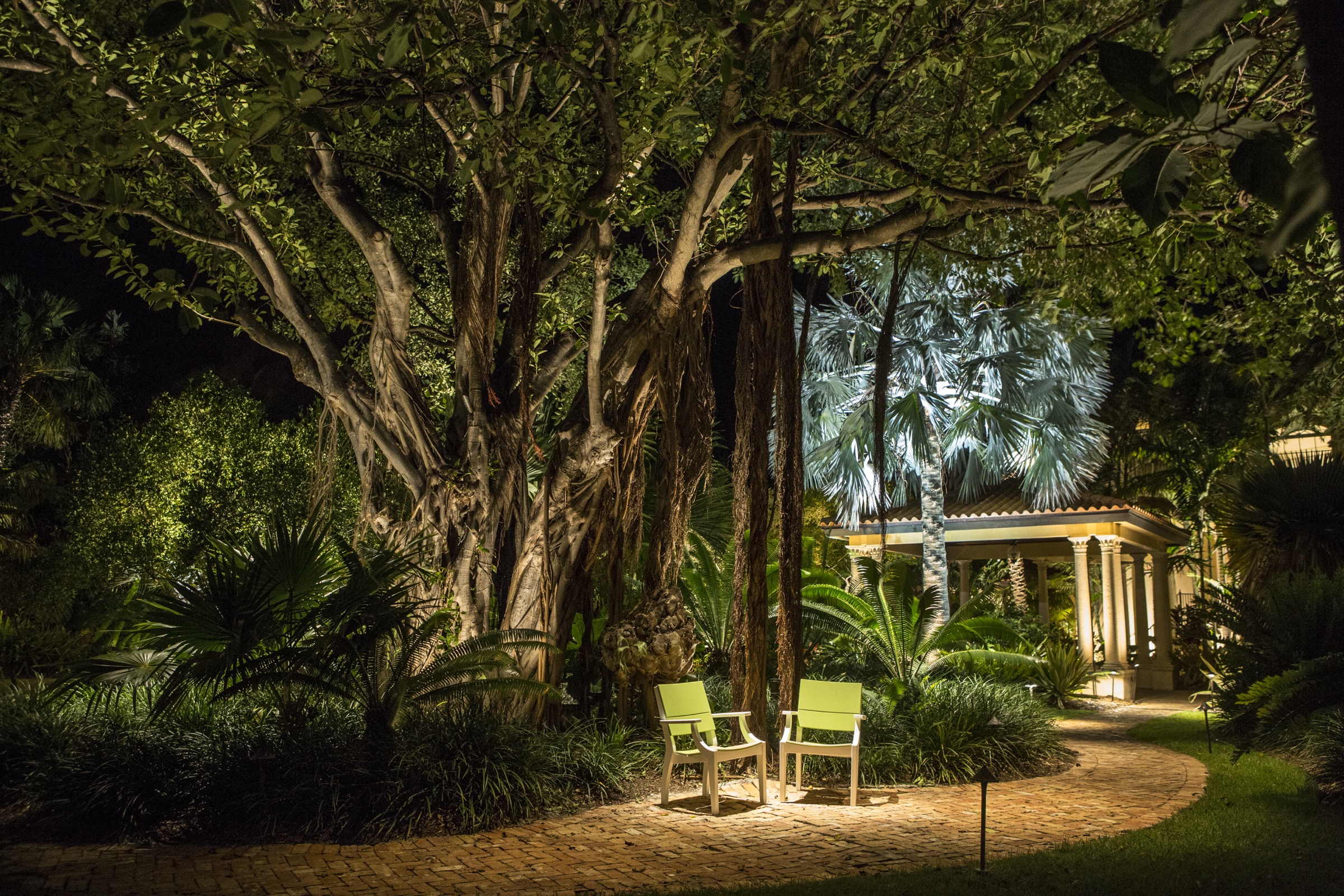Naples landscape lighting design at dusk